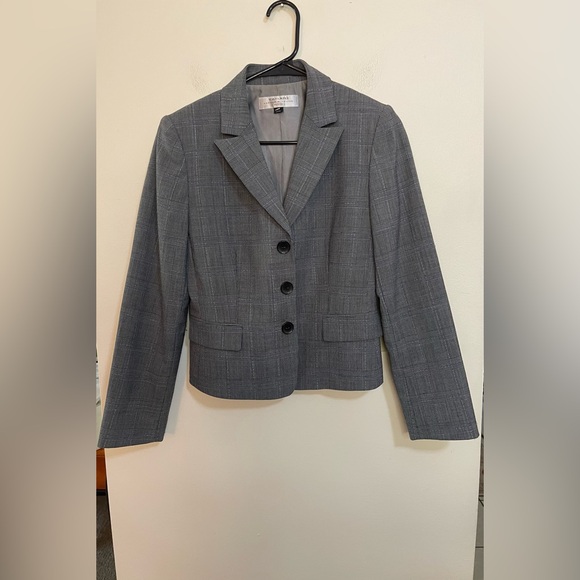 Tahari ASL Women’s 2 Pieces Suit Skirt/ Blazer Wool Blend Gray Plaid Size 6P - Picture 16 of 17